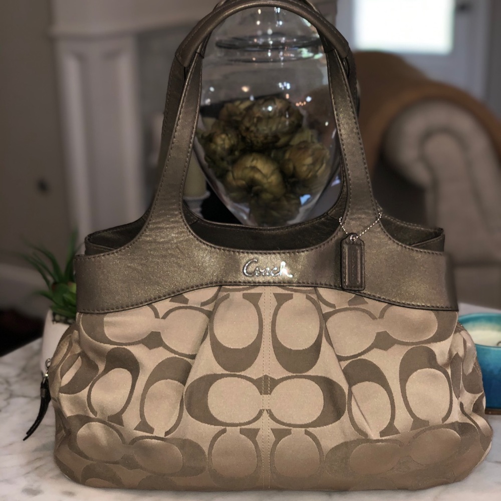 Coach optic Lexi hobo in signature canvas great.😎